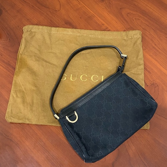 Like New Authentic Gucci GG Canvas with leather trim small shoulder bag - Picture 8 of 11